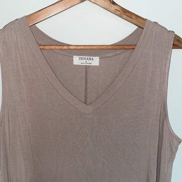 Basic Tank Top - Picture 2 of 5